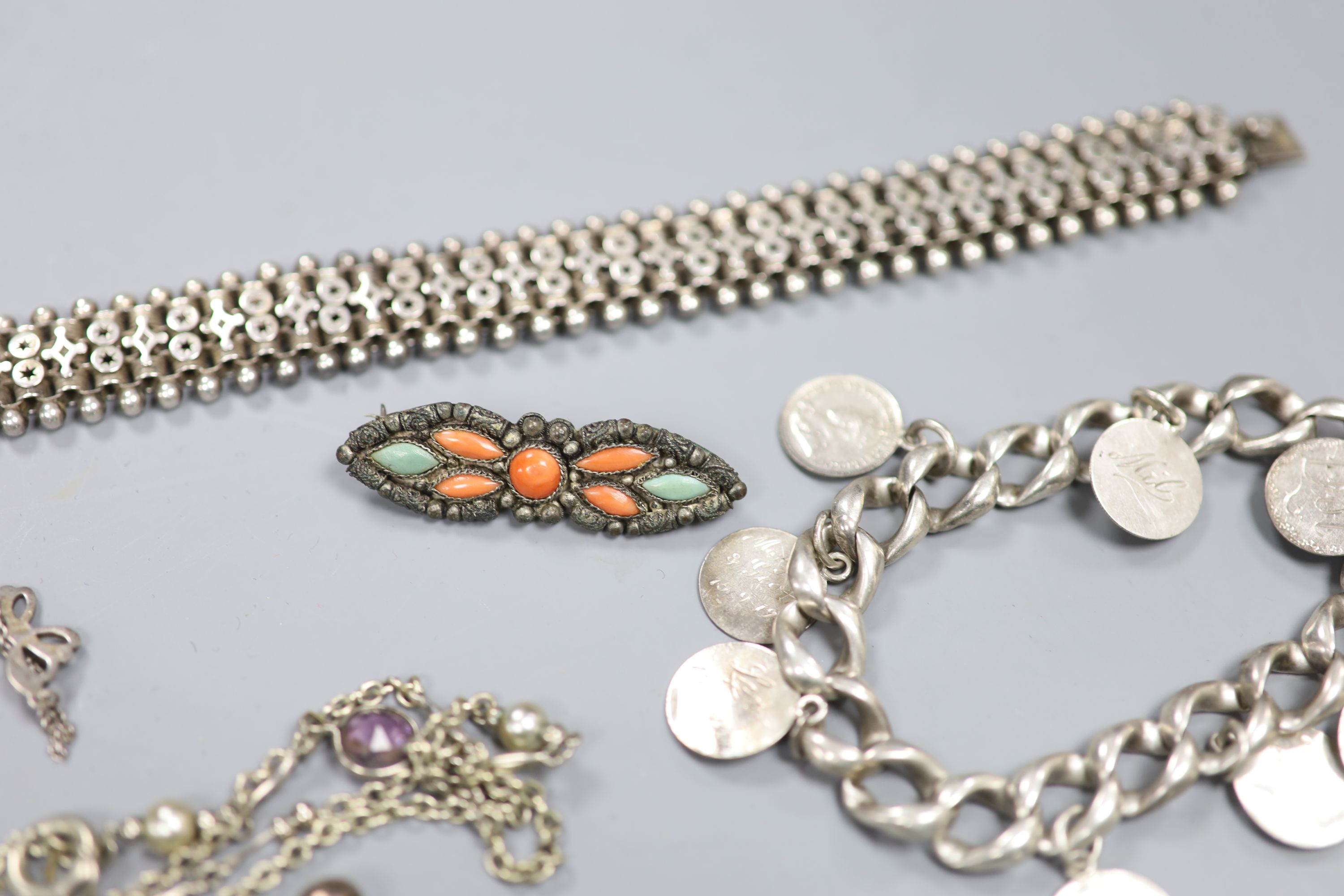 Mixed silver and white metal jewellery, including a Victorian white metal choker necklace, etc.